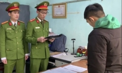 Khởi tố thanh niên đốt pháo tự chế tại đám cưới khiến nhiều người bị thương