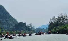Chùa Hương đón khoảng hơn 2 vạn khách tham quan trong 3 ngày nghỉ Tết Nguyên đán