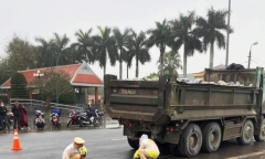 Tin tức tai nạn giao thông mới nhất ngày 15/3: Va chạm giữa xe ô tô tải và xe máy điện, cụ ông tử vong 