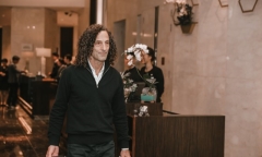 Kenny G đã tới Hà Nội, mang theo cây kèn đặc biệt để làm gì?