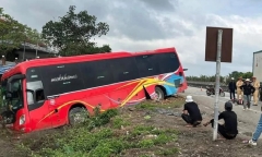 Ông chở cháu đi khám bệnh gặp tai nạn, cả 2 tử vong