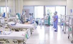 Một bệnh nhi tử vong do chữa bệnh bằng mẹo rạch dao lam trên người 