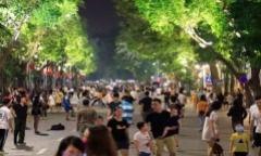 Hà Nội cấm tụ tập quá 10 người ngoài phạm vi công sở, bệnh viện