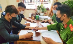 Vượt tường vào khu cách ly để thăm bạn gái, 2 thanh niên bị xử phạt
