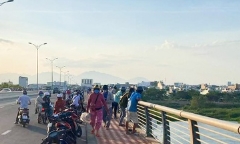 Trắng đêm tìm kiếm nam sinh lớp 9 mất tích khi đi tắm sông cùng bạn
