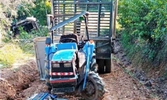 Công nông tuột dốc đè máy cày, 2 người thương vong