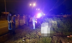 Vụ 2 thanh niên khiêng người bị tai nạn tử vong vào lề rồi trộm xe máy: Camera ghi lại gì?