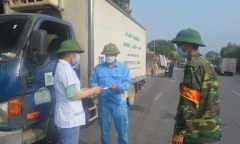 Tạm giam 2 cán bộ y tế ở Thái Bình nhận hối lộ để công nhân qua chốt