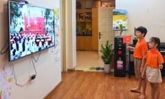 Khai giảng năm học mới đặc biệt: Học sinh háo hức gặp nhau qua màn hình trực tuyến