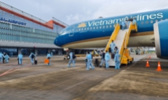 Sân bay Vân Đồn đón hơn 300 người có 