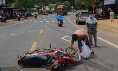 Tin tức tai nạn giao thông mới ngày 11/10: Người phụ nữ bị cán đứt 2 chân sau va chạm xe tải