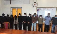 Bắt quả tang nhóm thanh niên 