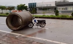 Xe máy tông trúng ống cống bê tông, đôi nam nữ tử vong thương tâm