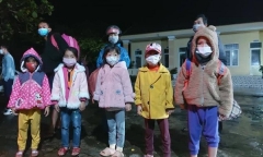5 giáo viên và 30 học sinh lớp 1 đi cách ly trong đêm vì bạn học là F0