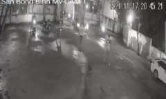 Nam thanh niên 22 tuổi bị rượt chém như phim ở sân bóng đá mini: Camera ghi lại gì?