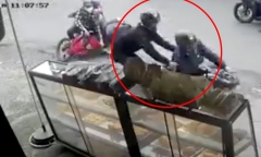 Vụ trinh sát hình sự quật ngã 2 tên cướp giữa ban ngày: Các đối tượng khai gì?