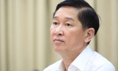 Cựu Phó Chủ tịch TP.HCM Trần Vĩnh Tuyến và cựu Tổng giám đốc SAGRI Lê Tấn Hùng chuẩn bị hầu tòa