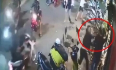 Vụ hàng chục thanh niên lao vào quán cà phê chém loạn xạ: Camera ghi lại gì?