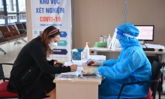 165 người đi cùng chuyến bay với ca nhiễm biến chủng Omicron đầu tiên của Việt Nam