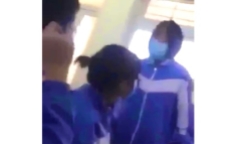 Vụ clip nữ sinh tát liên tiếp vào mặt bạn trong lớp: Trường học mời phụ huynh đến làm việc