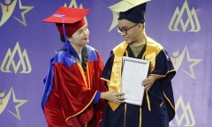 Sự thật đằng sau cảnh nữ hiệu trưởng
