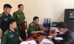 Người bố trói tay, treo con gái lên trần nhà: Hành động lúc trong người có hơi men
