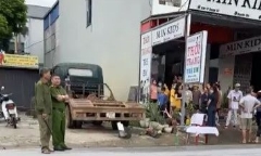 Vụ thi thể bé trai 6 tháng tuổi trong thùng rác ven đường: Mẹ là một cô gái trẻ