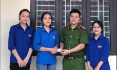 Đi tặng quà trung thu nhặt được gần 14 triệu đồng, 3 nữ sinh trình báo công an