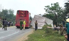 Tin tức tai nạn giao thông mới ngày 8/2: Ô tô khách đâm xe tải dừng đỗ, 2 người thương vong