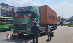 Tin tức tai nạn giao thông mới ngày 9/2: Bị cuốn vào gầm xe container sau va chạm, người đàn ông tử nạn