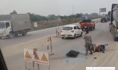 Tin tức tai nạn giao thông mới nhất ngày 9/4: Xót xa bé 2 tuổi ngồi khóc bên thi thể mẹ sau tai nạn