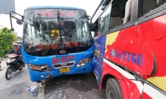 Tin tức tai nạn giao thông mới nhất ngày 11/4: Xe buýt va chạm trên quốc lộ 1, 3 người nhập viện cấp cứu