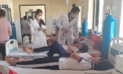 Bình Phước: Ăn kẹo mua trước cổng trường, 9 học sinh nhập viện