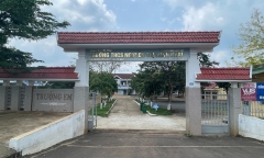Cô giáo tát học sinh trong giờ kiểm tra bị phạt tiền