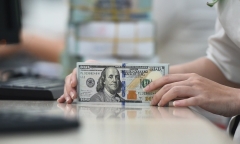 Tỷ giá USD hôm nay 10/11: Đồng xanh bật tăng tiệm cận mốc 106