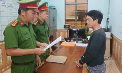 Bắt tạm giam đối tượng khống chế tình cũ, đưa vào nhà nghỉ hiếp dâm