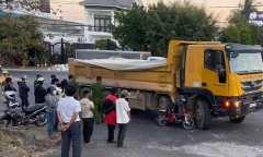 Bị cuốn vào gầm xe tải, nữ sinh lớp 6 tử vong thương tâm