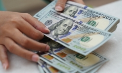Tỷ giá USD hôm nay 1/3: Đồng xanh chấp chới mốc 104