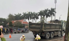 Vụ học sinh tiểu học tử vong sau va chạm với xe ben: Lãnh đạo thị trấn nói gì?
