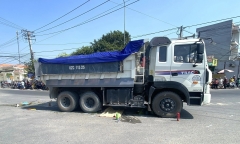 Người phụ nữ đi xe đạp điện tử vong sau va chạm với xe ben, nhân chứng nói gì?
