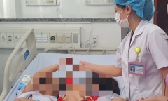 Gần 20 học sinh nhập viện sau khi ăn gà rán, trà sữa liên hoan cuối năm