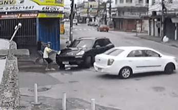 Mượn Porsche đắt tiền của khách hàng để