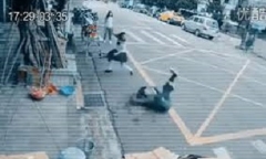 Clip: Nữ sinh võ nghệ cao cường hạ gục tên cướp trong tích tắc