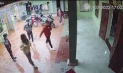Nữ sinh không thể về quê đón Tết, nước mắt lưng tròng khi xem lại camera trong nhà