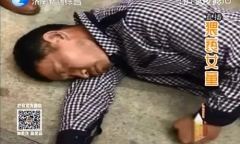 Bị bắt quả tang sàm sỡ bé gái, tên 