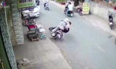 Clip: Chủ nhà tung cước đạp ngã tên trộm và cái kết khiến mọi người bất ngờ