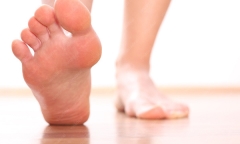 6 dấu hiệu dễ thấy ở bàn chân cảnh báo gan bạn đang 