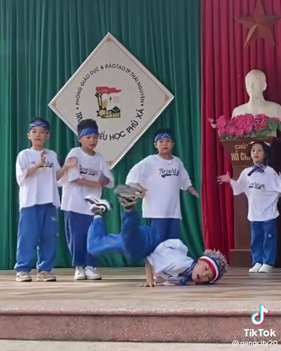 Nhảy hiphop trên nền nhạc của HIEUTHUHAI, nhóm học sinh tiểu học khiến dân tình 
