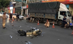 Va chạm kinh hoàng với xe bồn, 2 thanh niên đi SH tử vong