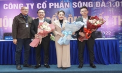 Vì sao vợ chồng ca sĩ Khánh Phương- Vũ Thị Thúy lại bán sạch cổ phiếu sau khi